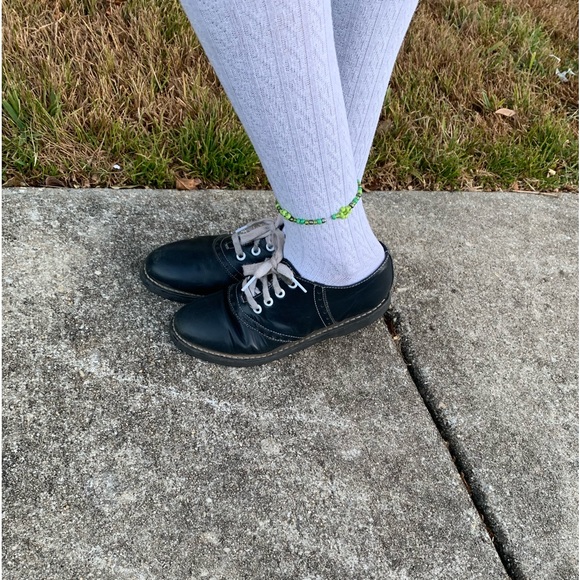 These are anklets I’ve handmade. The colors are green, cream and white. - Picture 2 of 2